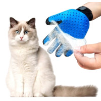 Перчатка True Touch для вычесывания шерсти кошек и собак