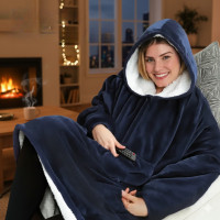 Плед с капюшоном и рукавами HUGGLE HOODIE