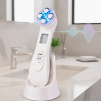Аппарат 6 в 1 для омоложения кожи с микротоками, RF-лифтингом и LED-терапией, массажер с функцией EMS белый
